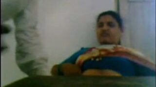 Desi teacher aunty showing boobs saree